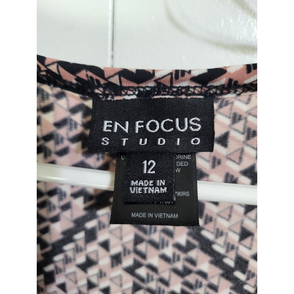 EN FOCUS STUDIO Women's SZ 12 Faux Wrap Dress 3/4 Sleeve NWT Geometric Print - Picture 4 of 9